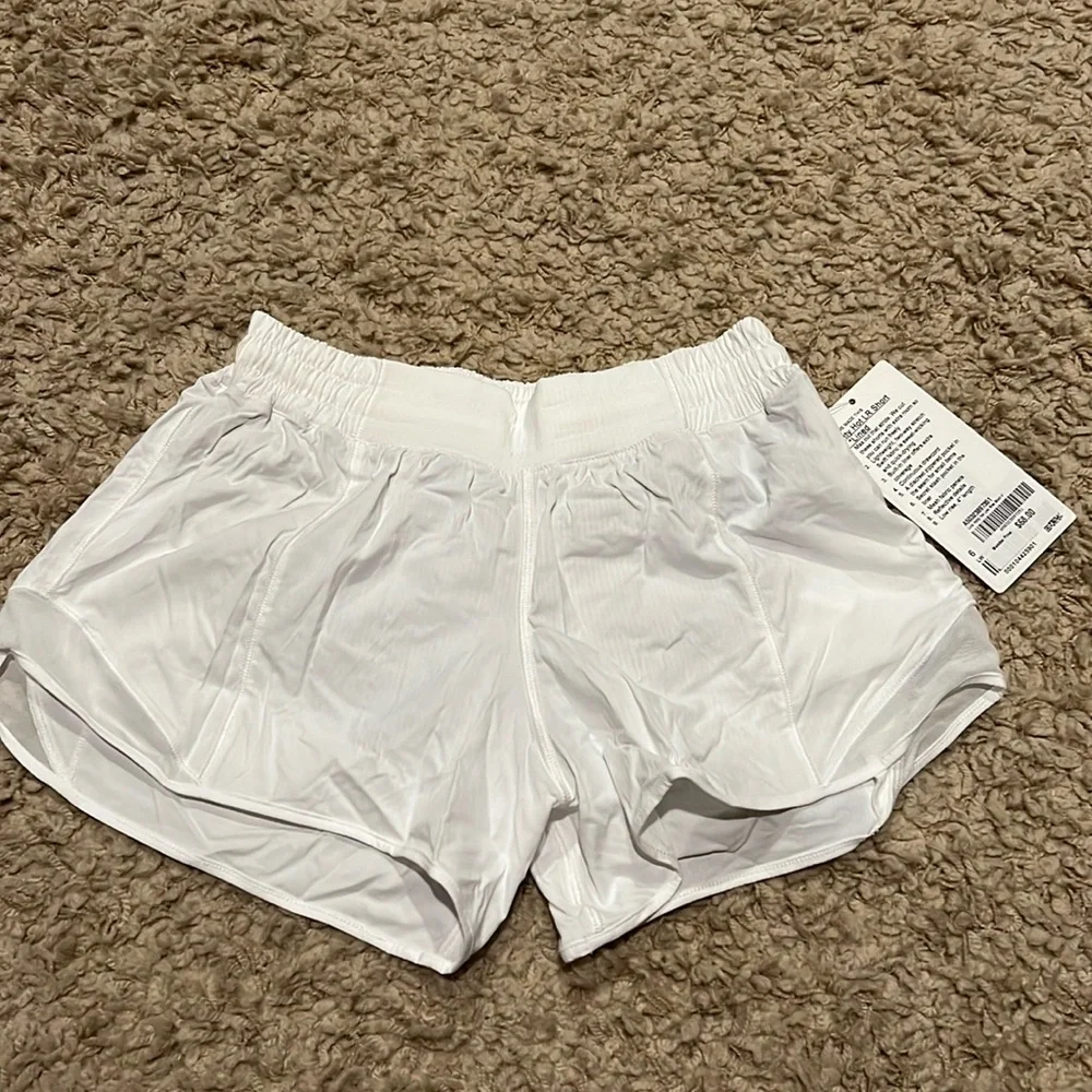 NWT lululemon Hotty Hot LR 4” Lined Short- 6 - Picture 10 of 15